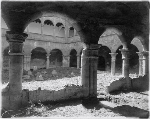 ACOLMAN, STATE OF
MEXICO. Large courtyard of the former convent, ca. 1920, before the reconstruction.
