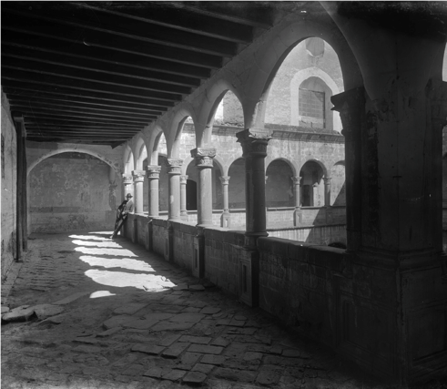 ACOLMAN. UPPER CLOISTER
OF THE FORMER CONVENT, BEFORE ITS RESTORATION, ca. 

1920.
