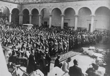 EVENT IN THE COURTYARD OF THE ALCÁZAR. 