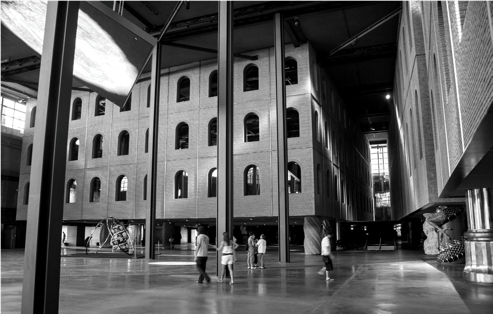 AZKUNA ZENTROAZ. BILBAO. ANTES: ALHÓNDIGA, RICARDO BASTIDA, 1905-1909. 

Intervención
de Philippe Starck, 2001-2010
