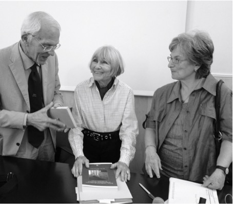 FIGURE 1.
PRESENTATION OF THE VOLUME BY FRANÇOISE CHOAY “PATRIMONIO E GLOBALIZZAZIONE”.
Department of Architecture of the University of Naples Federico II, May 2013.
From left to right: Francesco Starace, Françoise Choay, Stella Casiello.