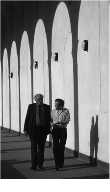 SIR BERNARD MELCHIOR FEILDEN Y JUKKA JOKILEHTO.