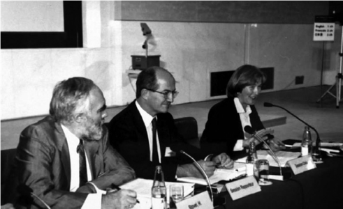 HERB STOVEL,
JEAN-LOUIS LUXEN y CHRISTINA CAMERON EN LA CONFERENCIA DE NARA SOBRE
AUTENTICIDAD. 