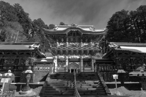 ENTRÉE DES SANCTUAIRES ET TEMPLES DE
NIKKO AU JAPON. Une authenticité exemplaire
assurée depuis le XVIIIe siècle.