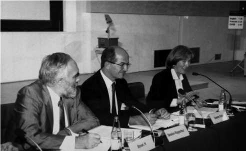 WORK SESSION DURING THE NARA CONFERENCE, HERB STOVEL,
JEAN-LOUIS LUXEN, CHRISTINA CAMERON. 