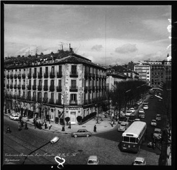 VIEW OF THE CALLE PRINCESA AT THE CORNER WITH CALLE ALBERTO AGUILERA, IN
THE NEIGHBORHOOD OF LAS POZAS, MADRID, BEFORE ITS DESTRUCTION, 1969. 