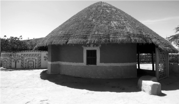 CONSTRUCCIÓN
ESTILO BHUNGA TRADICIONAL ADAPTADA PARA ALOJAMIENTO TURÍSTICO EN 

KUTCH,
INDIA. 
