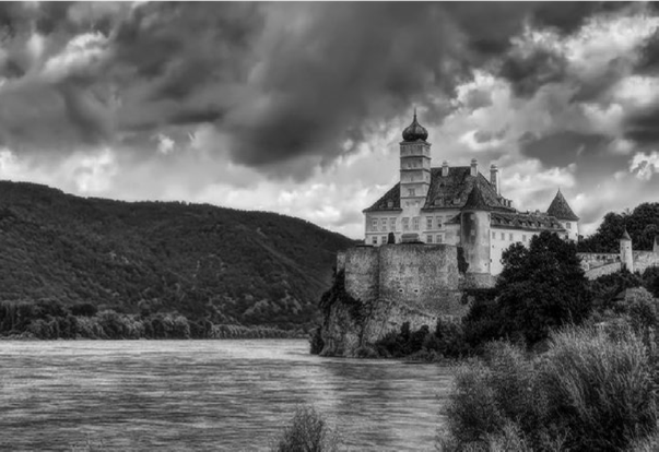 SCH&Ouml;NB&Uuml;HEL
CASTLE, WACHAU.