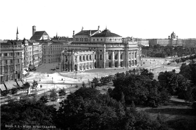 BURGTHEATER,
VIENA, 1900. 