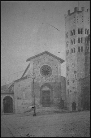 Figura 8.  Iglesia de San Andrea, Orvieto. Fachada
concluida por Gustavo Giovannoni, 1920, y restaurada en 1930.