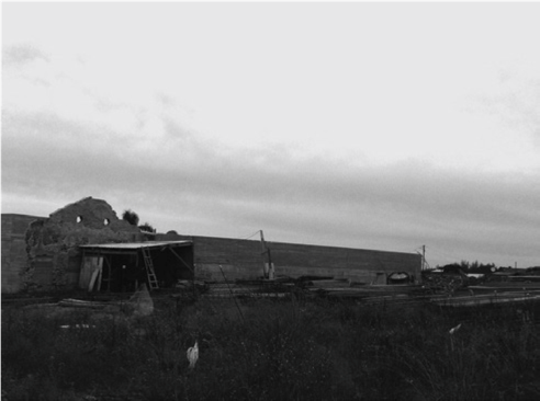 Figure 6. Infirmary of Jaguar&atilde;o where the extended drapes of reinforced concrete came be seen.