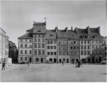 VARSOVIA. Vista del Stare Miasto (centro hist&oacute;rico) despu&eacute;s de las restauraciones.