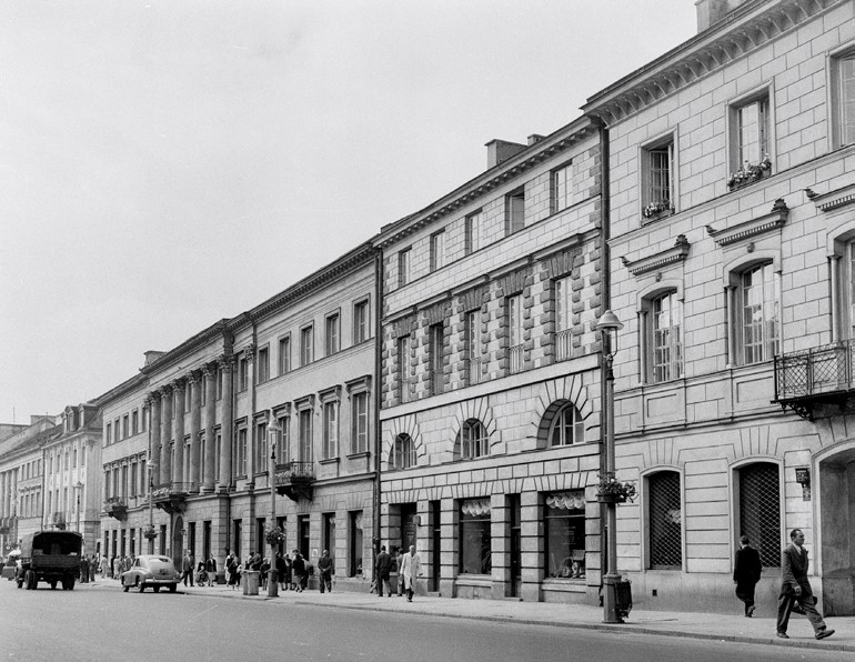 VARSOVIA. Casas restauradas y reconstruidas a lo largo de la calle Nowy Świat.