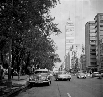 CITTÀ DEL MESSICO. Asse Centrale e Torre Latino America. Fotografia di Roberto Pane, 1962.