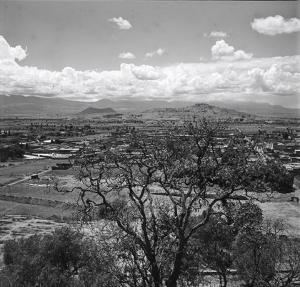 M&Eacute;XICO, PAISAJE EN TORNO A TEOTIHUAC&Aacute;N. Fotograf&iacute;a de Roberto Pane, 1962.