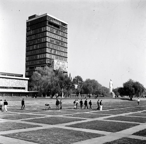 CIUDAD UNIVERSITARIA, UNAM. Fotograf&iacute;a de Roberto Pane, 1962.