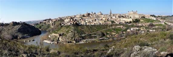 Panor&aacute;mica de Toledo desde el valle