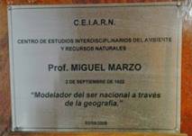 Placa en homenaje a Miguel Marzo. Facultad de Filosofía y Letras, Universidad Nacional de Cuyo