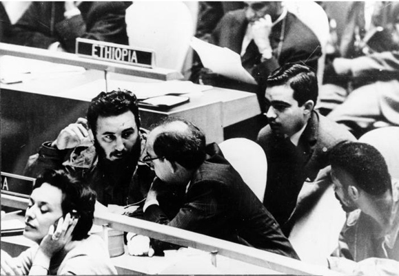  Roa junto a Fidel en el escenario de la Política Internacional