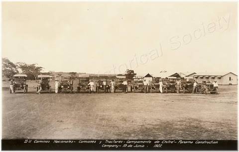 Personal de Caminos Nacionales, Camiones y tractores.
Campamento de Chitré- Panamá Construction Company. 19
de junio de 1922.