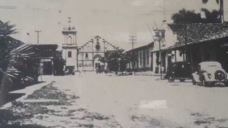 
Calle del Calvario, hoy Avenida Central en 1930. 