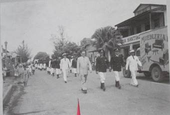  Avenida Central 1955. Desfile del primer Aniversario
del Cuerpo de Bomberos de Santiago. 20-3-1955.