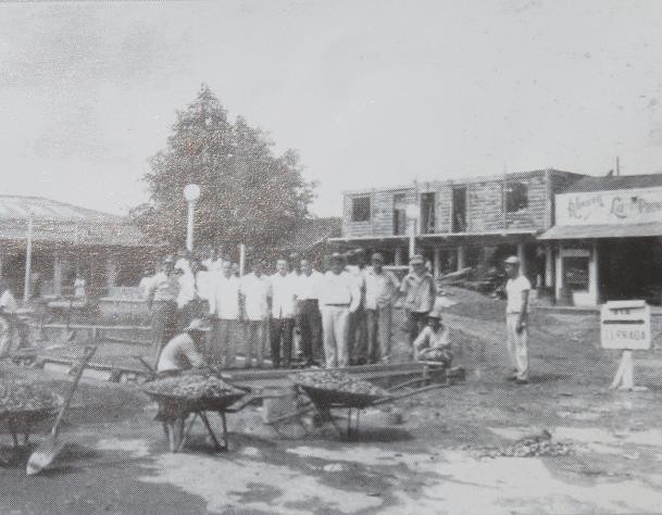  Pavimentación de la Placita San Juan de Dios 1970.
Nótese algunos edificios en construcción alrededor de La Placita.
