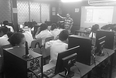 Docente utilizando las TIC