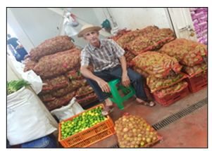  Puesto de venta en Merca Panamá, en donde se
puede observar las formas de almacenamiento del producto para su venta. 

 