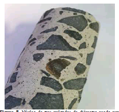 Núcleo de tres pulgadas de diámetro usado
para análisis visual del perfil del concreto.