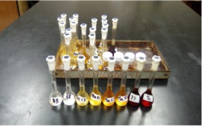 Coloración del
extracto debido al arrastre de componentes orgánicos del suelo.