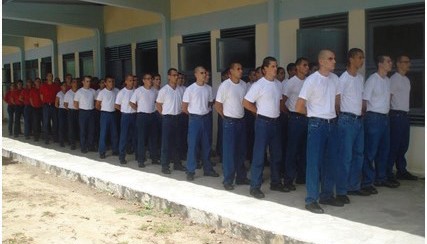 Os cadetes e o “bichoforme”.