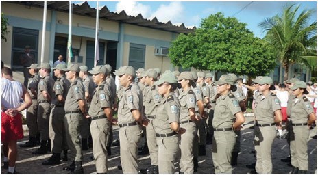 Os cadetes “em forma” na posição de descansar