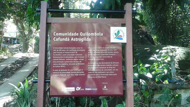 Placa institucional da comunidade de Cafundá Astrigilda
