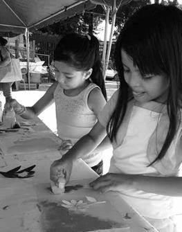 Talleres de expresión plástica
infantil, impartido por el profesor Óscar Vásquez