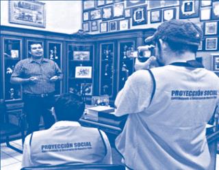Entrevista
guiada, realizada por el equipo investigador a Lic. Héctor Guatemala, Responsable
de la Unidad

de Recursos Humanos de la Alcaldía Municipal de Santiago Nonualco.