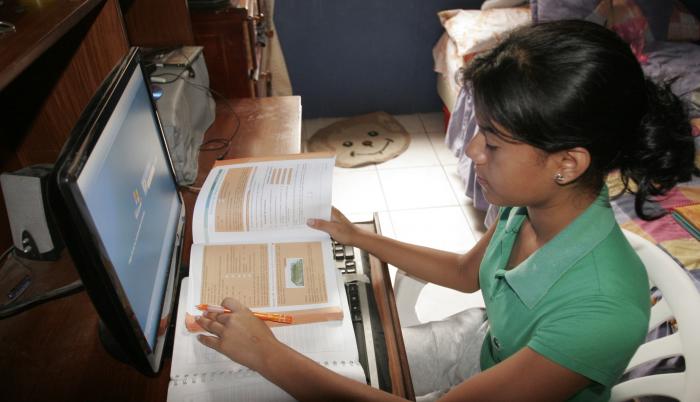 Coronavirus: Sin computadora e internet
la educación virtual se complica [10].