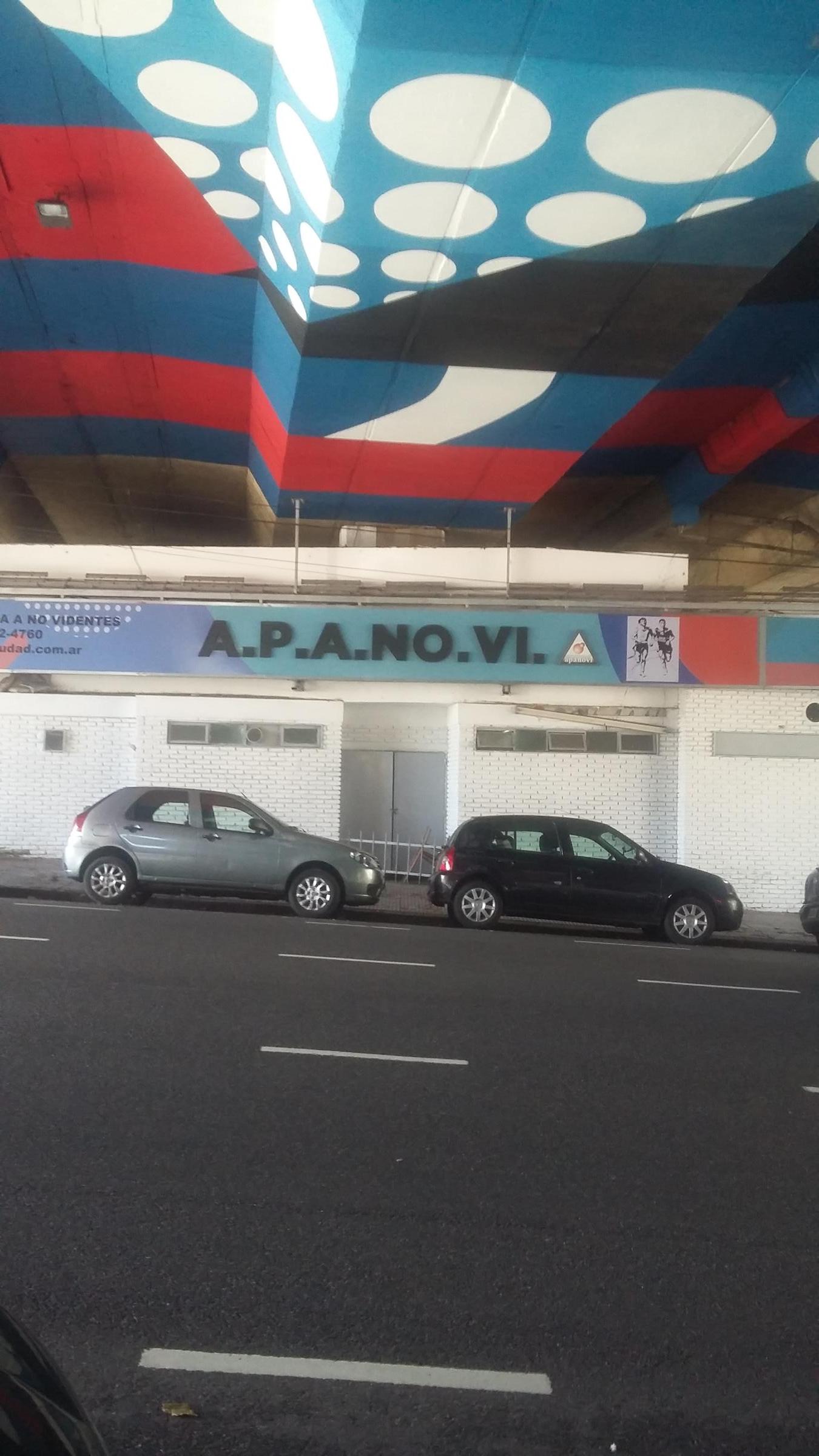 Las instalaciones de apanovi, debajo de la autopista 25 de mayo