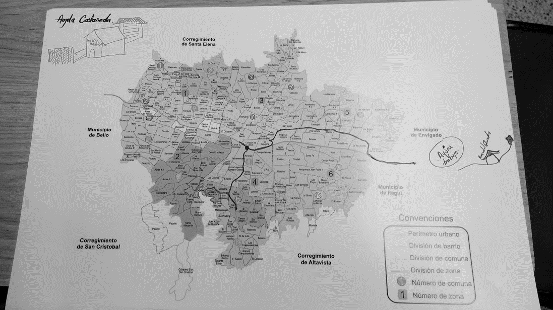 Mapa intervenido por una operaria de la
    planta.