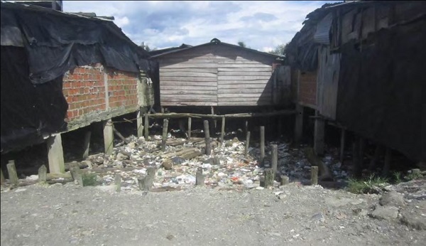 Disposición
inadecuada de residuos sólidos en territorios ganados al mar