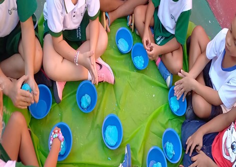Produção de massinha como encontro e escuta de si