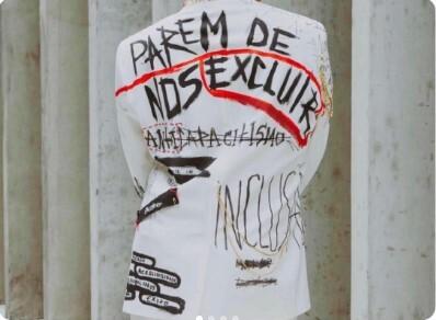 Print da imagem do terno usado por Ivan