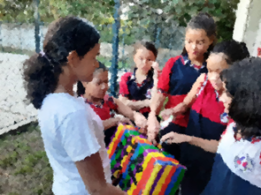 Atividade de produção textual oral com a caixinha mágica de surpresa.