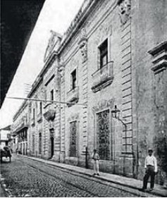 Fachada de la Academia de Ciencias Médicas,
Físicas y Naturales de La Habana,
sobre 1913