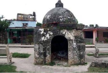 One of the
small towers that protected the ventilators of Fernando VII aqueduct in Independence street.