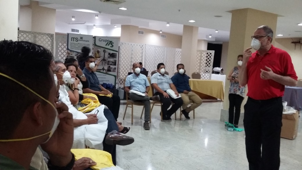 Capacitación sobre el
correcto uso de la mascarilla N95, como equipo de protección personal para
trabajadores de la salud.