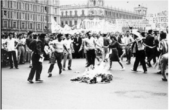 Manifestación de maestros y padres
de familia.