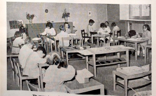 Mobília escolar de
uma sala montessoriana