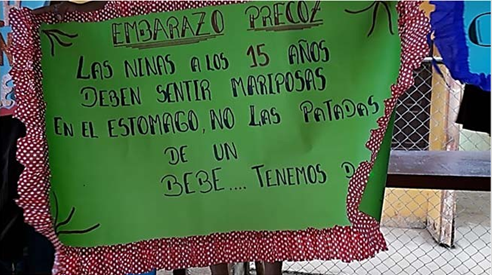  Carteles con frases relativas a embarazo precoz en actos cívicos