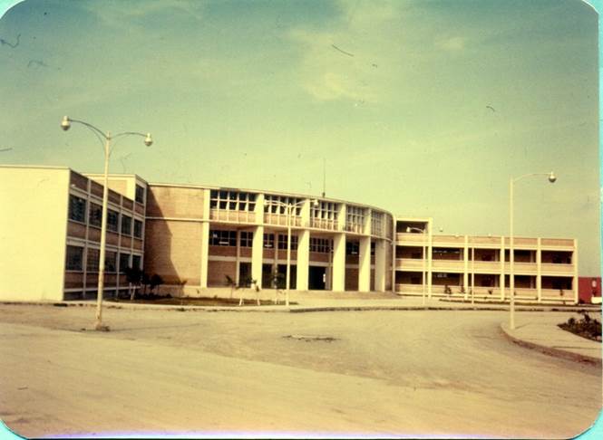 Frontis de la Facultad de Medicina, ca. 1970